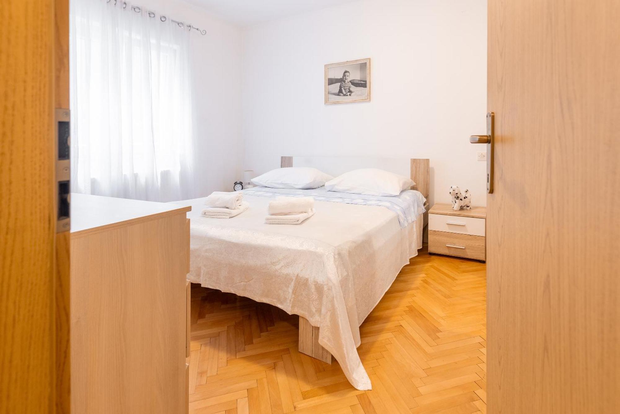 Apartman Nora Omis Exterior photo