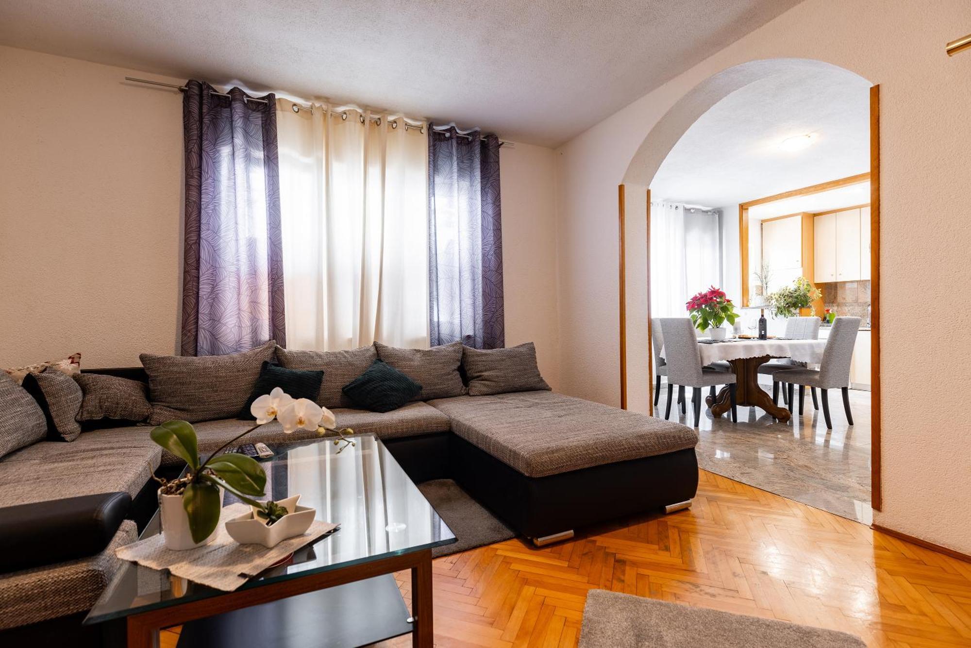 Apartman Nora Omis Exterior photo